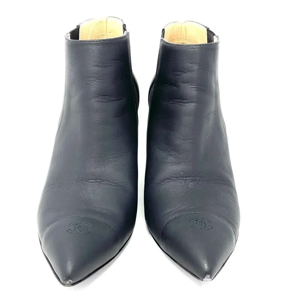 Chanel Black Boots w LOGO Pointed Toe Chain Detail 38.5 AUTHENTIC box included